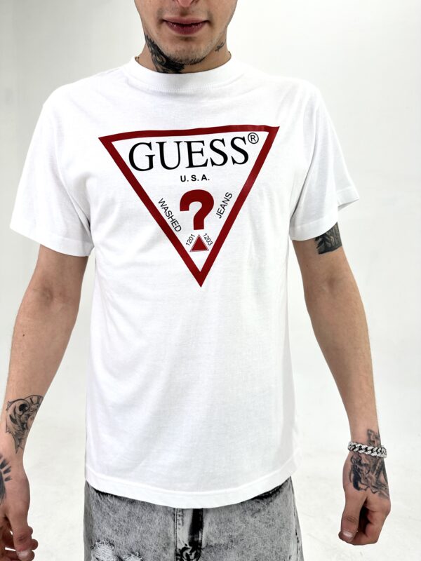 Remera GUESS clasica